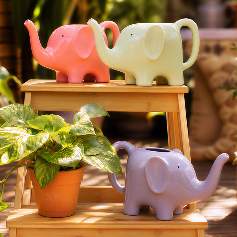 Elephantine, arrosoir en forme d'éléphant